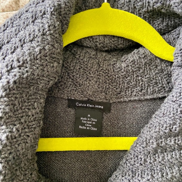 Calvin Klein sweater - Picture 3 of 3